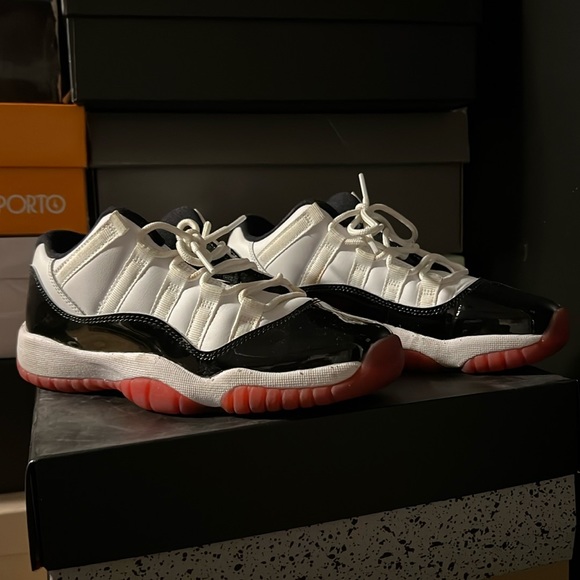 Size 5y Jordan 11 Retro Low Bred- red/black/white